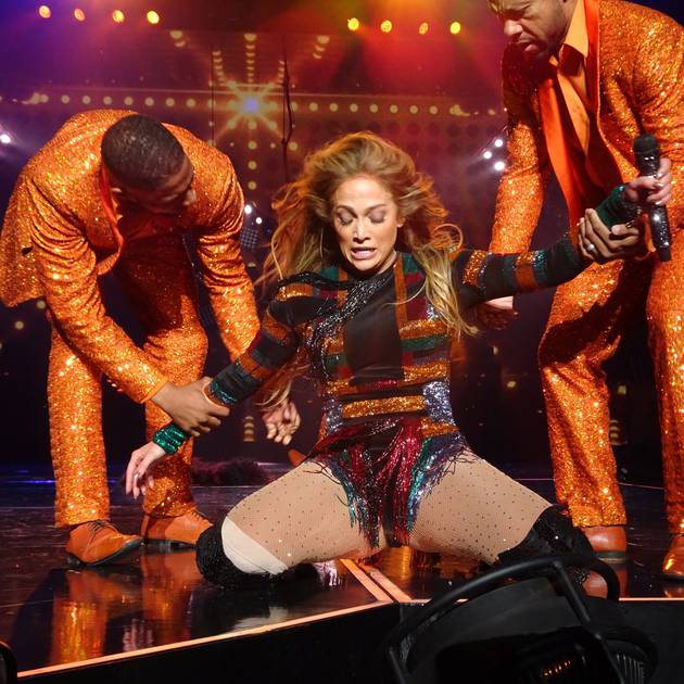 Jennifer Lopez gets stuck in formation during Las Vegas performance