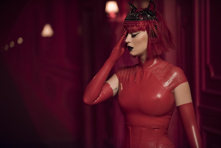 Katy Perry in gloves! – Latex Valentina