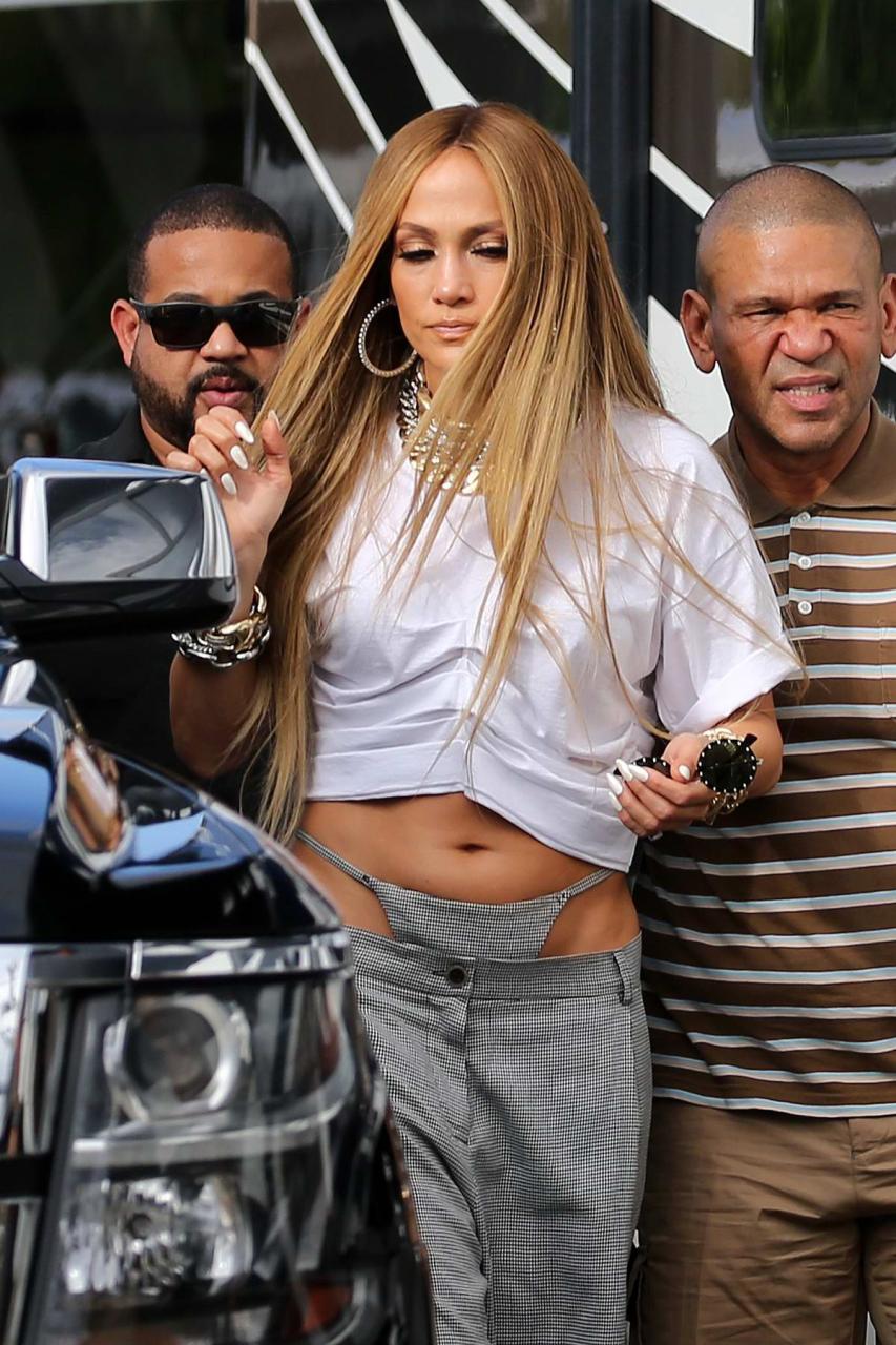 jennifer lopez flaunts her toned midriff in a crop top and low hung pants  while on the set of a video shoot with dj khaled in miami, florida-151118_10