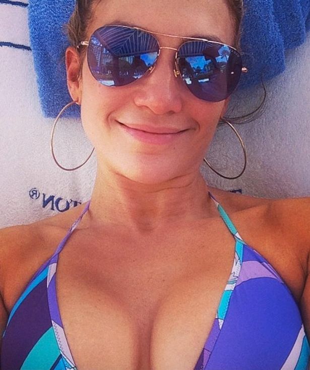 Jennifer Lopez looks flawless in make-up free bikini selfies as she enjoys  rare day off - Irish Mirror Online
