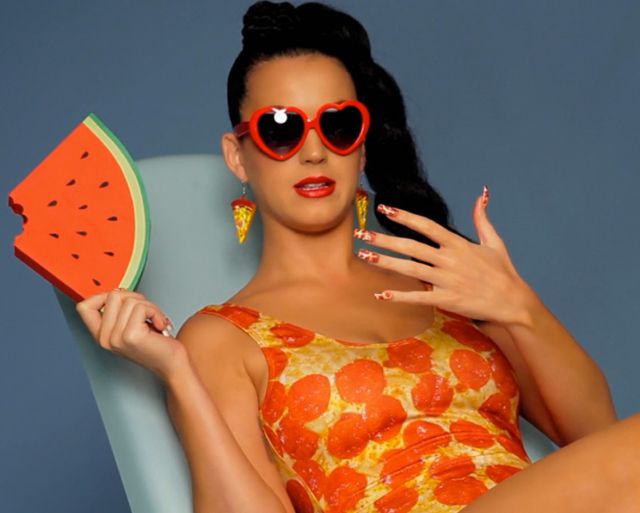 Katy Perry promociona su DVD en una caja de pizza | Actualidad | LOS40  México