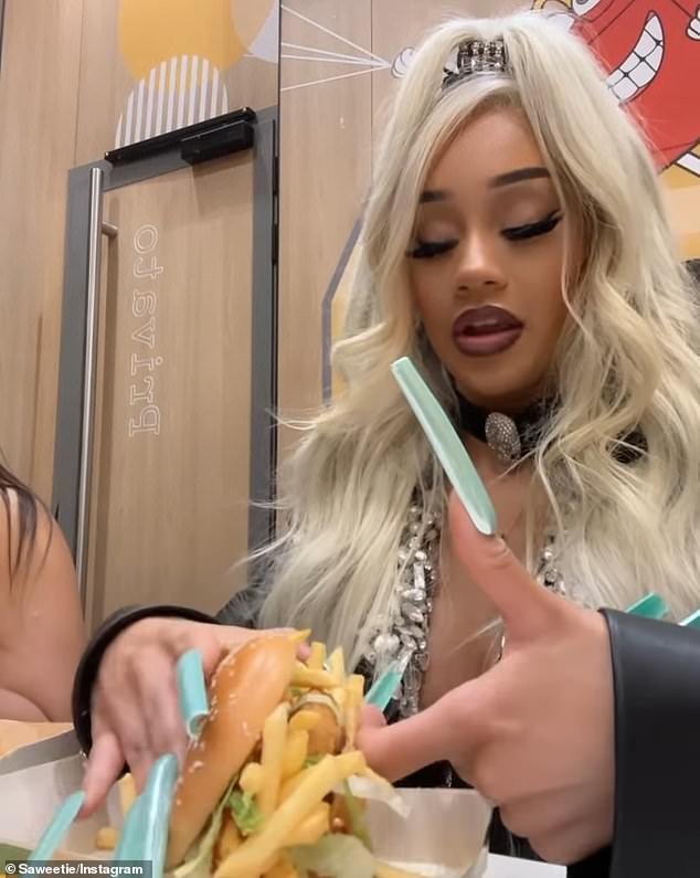 Ridiculous! Saweetie caused quite a stir on Sunday after casually posting a video of herself demonstrating how she likes to eat a burger while simultaneously wearing huge press-on nails at a McDonald's in Italy