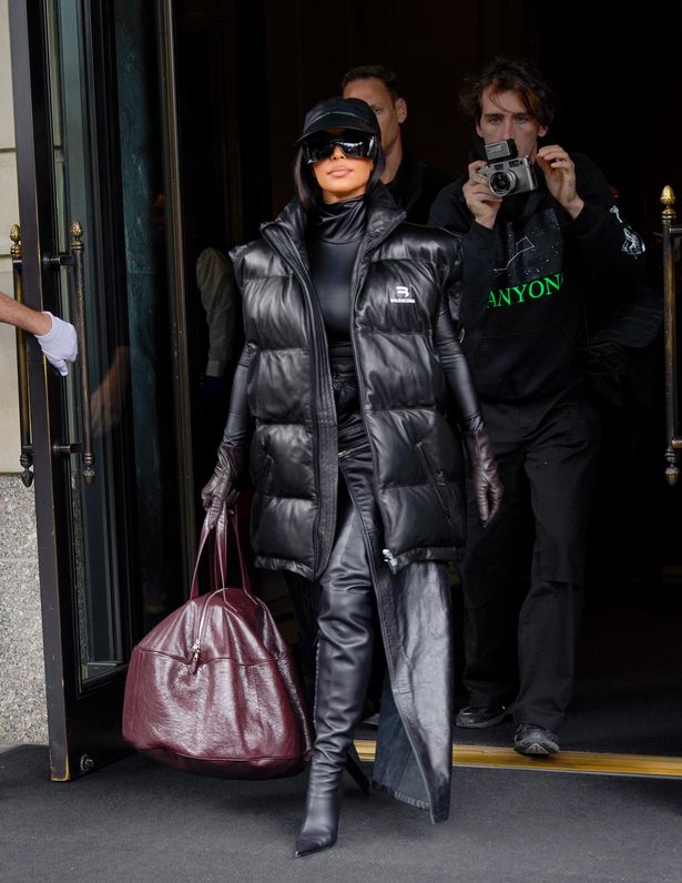 Kim Kardashian left her H๏τel in New York City to attend meetings ahead of her SNL debut