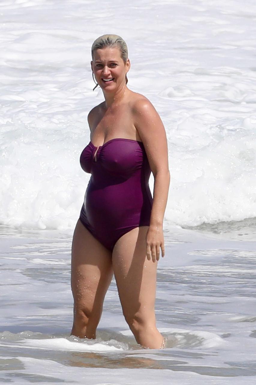 Katy Perry is currently living it up on her Hawaii trip as she was recently seen enjoying a beach day while sporting a purple swimsuit