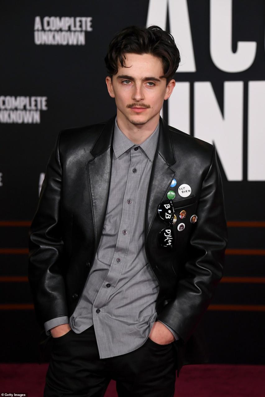 Timothée showed off his rock-star cool by wearing a classic black leather jacket decorated with Bob Dylan–themed ʙuттons