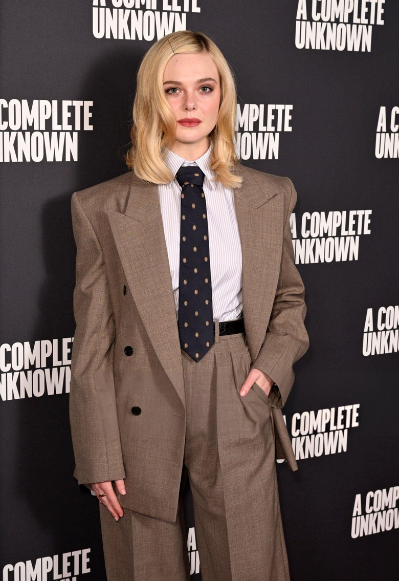 Elle Fanning at the London PH๏τocall for 'A Complete Unknown'